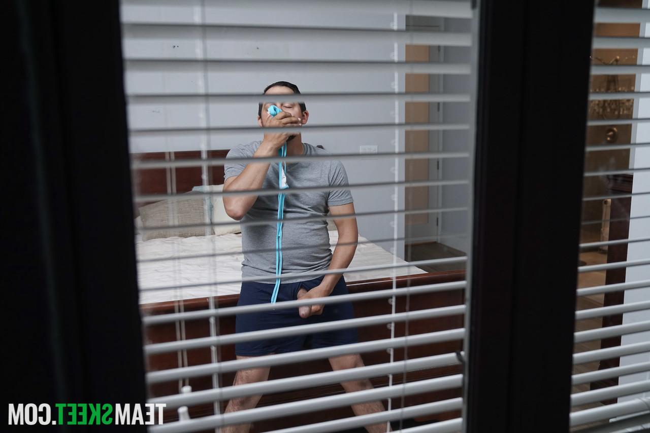 20P La jeune colombienne Summer Col se masturbe et baise dans sa compilation.