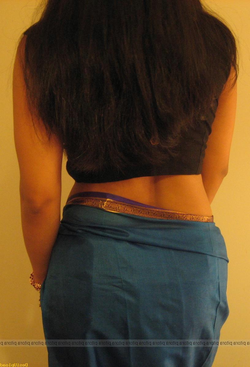 13P Garota indiana sozinha expõe sua bunda nua e seios firmes de maneira provocante