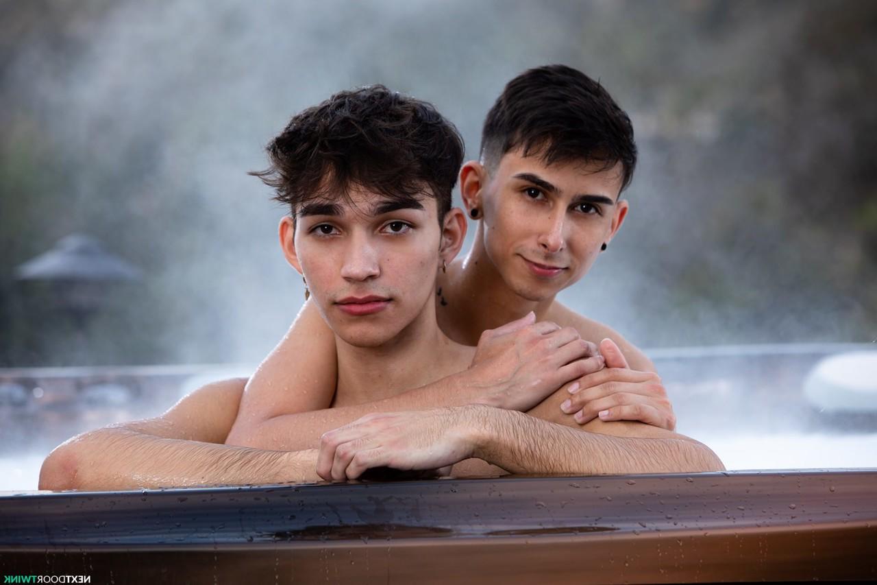 20P Kai Locks et Dylan Matthews, gays maigres et pervers, se baisent les trous