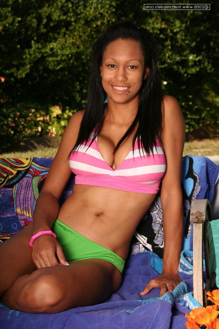 16P Ebony first timer Pearl unveils her big tits before spreading her pink snatch