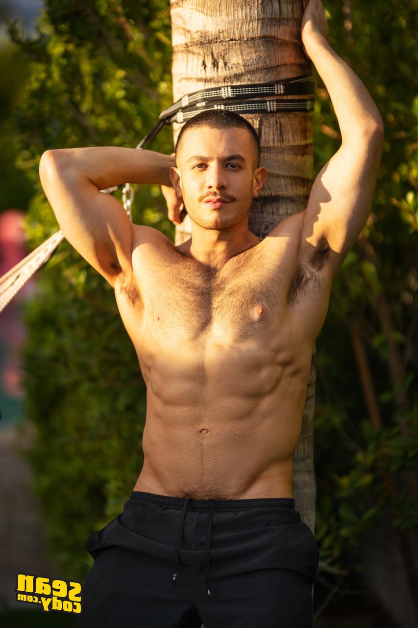 16P Hombres gay musculosos Phillip y Josh se besan y tienen sexo anal estilo perrito