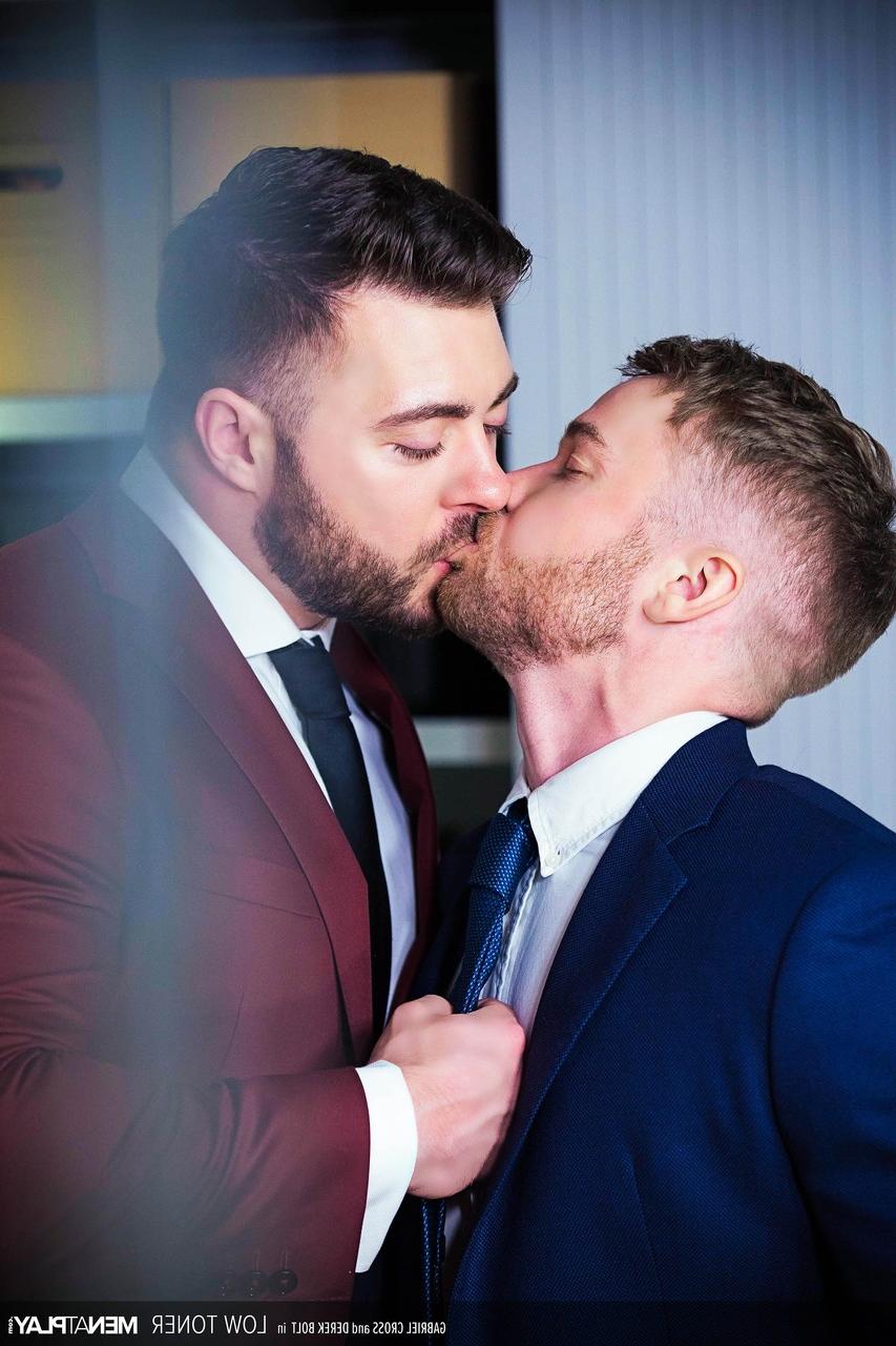 20P Gay colleagues Derek Bolt and Gabriel Cross having anal fun at the office