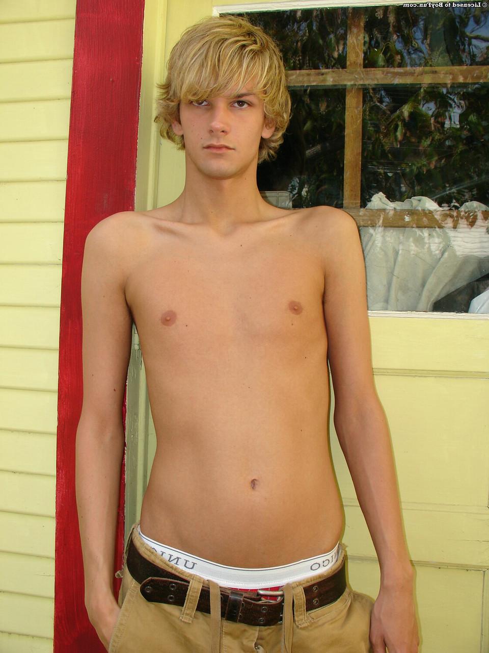 20P Blonde twink Brent Summers jerks his small dick until he ejaculates outdoors