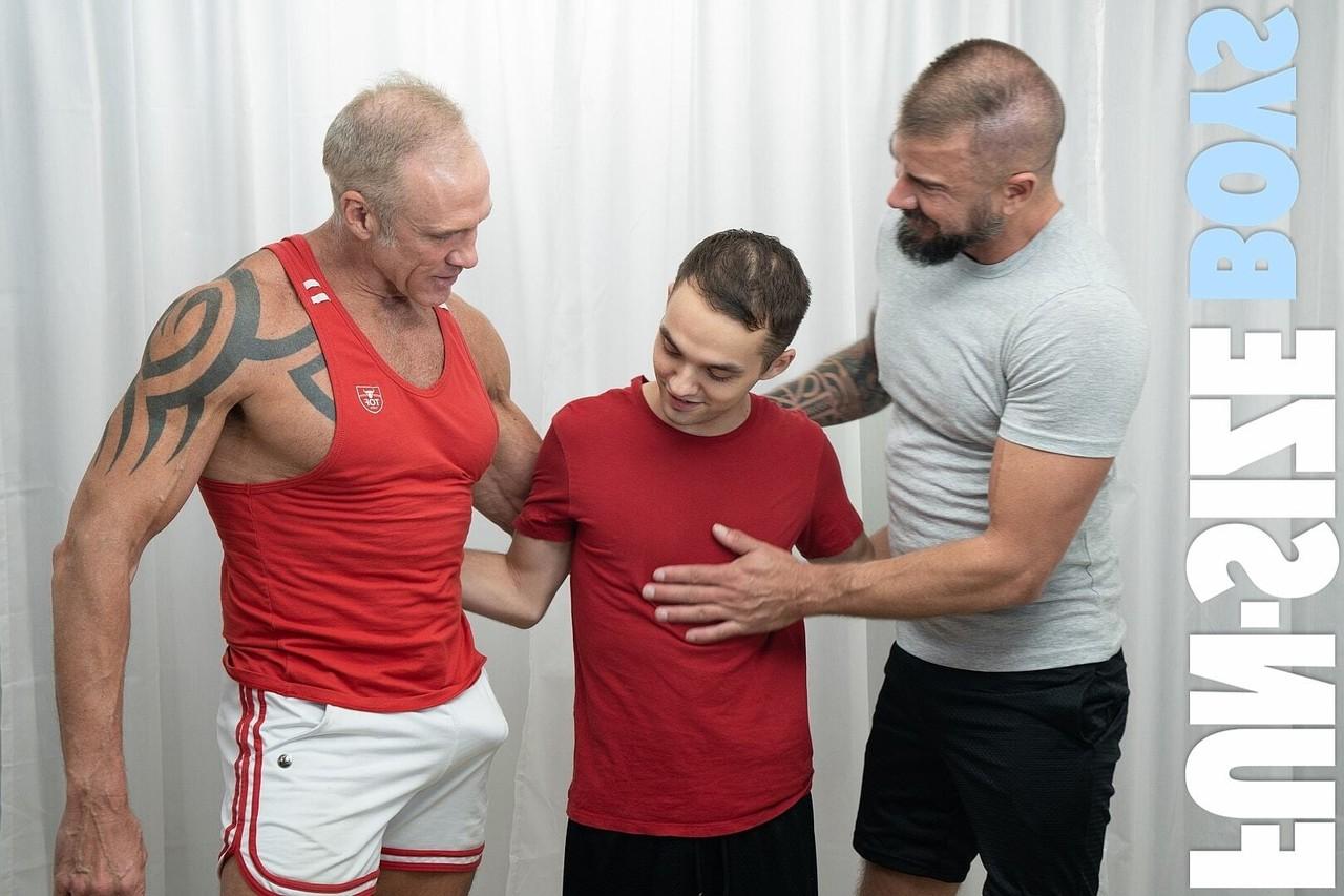 20P Gays maduros Dallas Steele e Dolf dominam e fodem o adolescente Markus