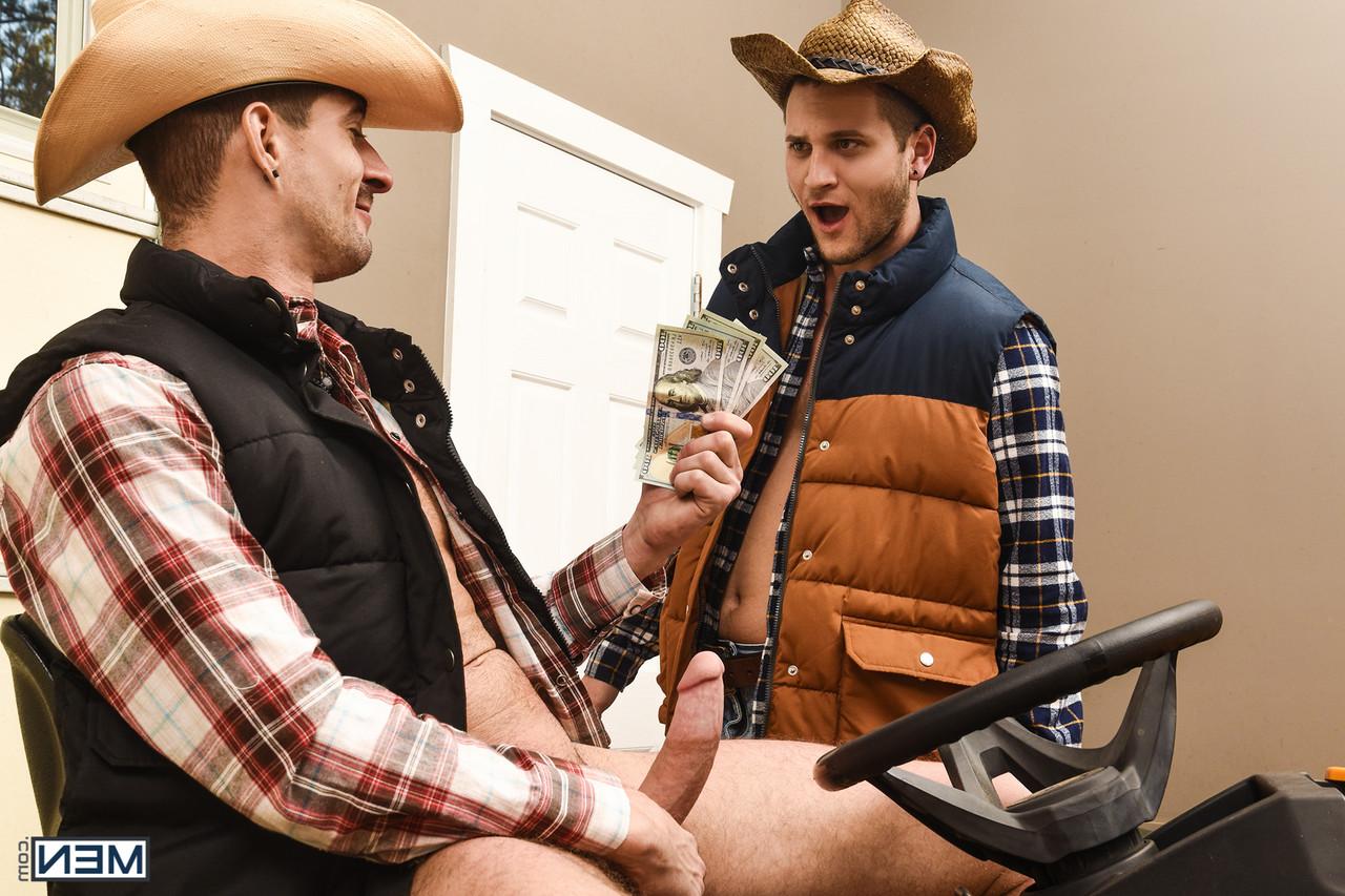 17P El vaquero cachondo Allen Lucas le da a Sean Maygers una excelente mamada antes del sexo anal