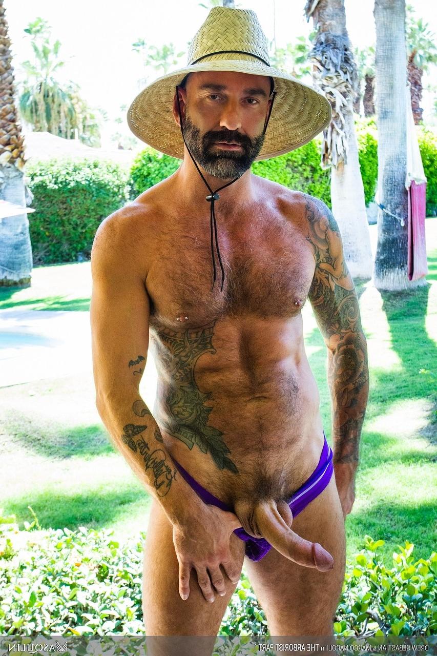 20P Drew Sebastian et Marco Napoli, hommes gays musclés, profitent du sexe anal en levrette