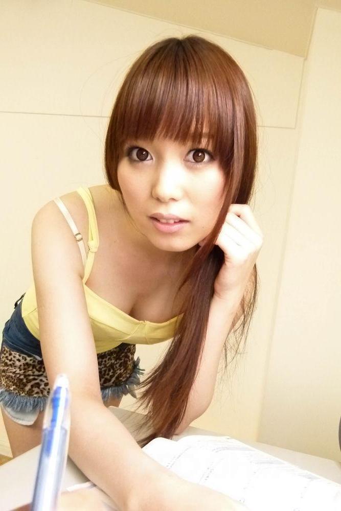 15P A doce garota japonesa Moe Sakura recebe um creampie durante o sexo BBG