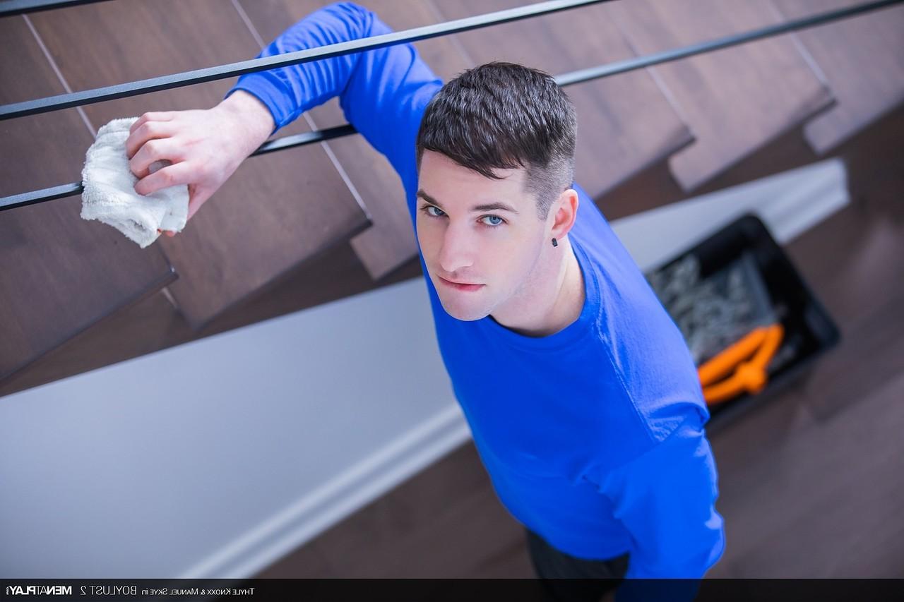 20P O canadense gay Manuel Skye bate na bunda do jovem empresário Thyle Knoxx