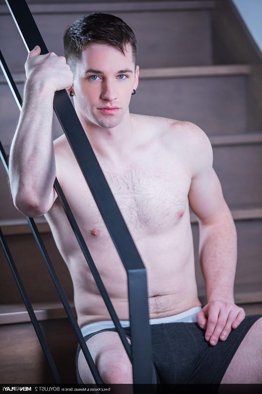 20P O canadense gay Manuel Skye bate na bunda do jovem empresário Thyle Knoxx