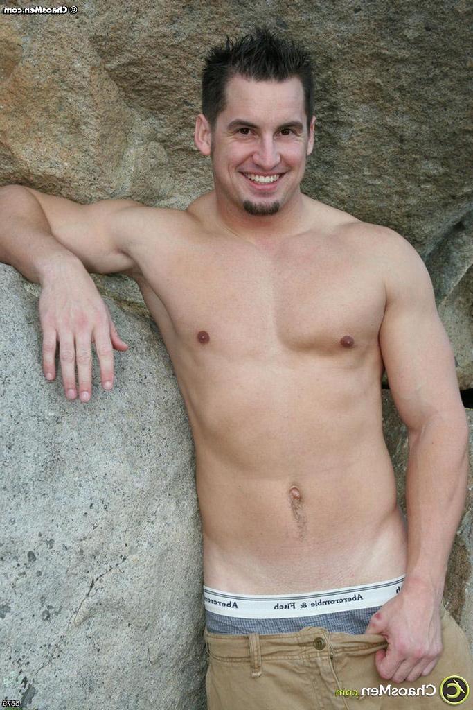 20P Hunky dude Sergei shows off his athletic naked body & his delicious cock