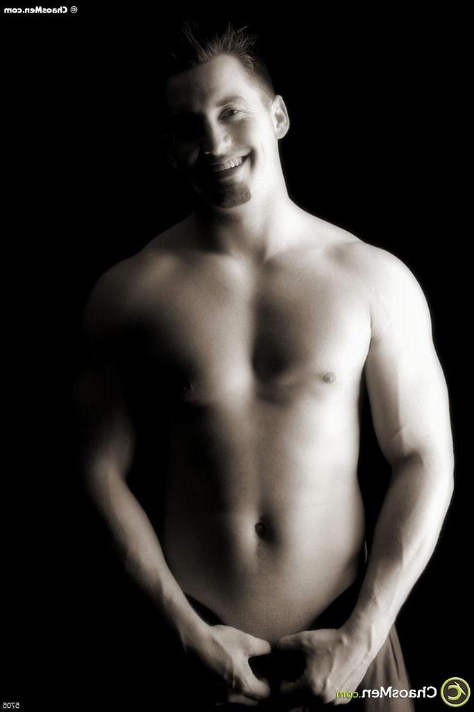 20P Hunky dude Sergei shows off his athletic naked body & his delicious cock