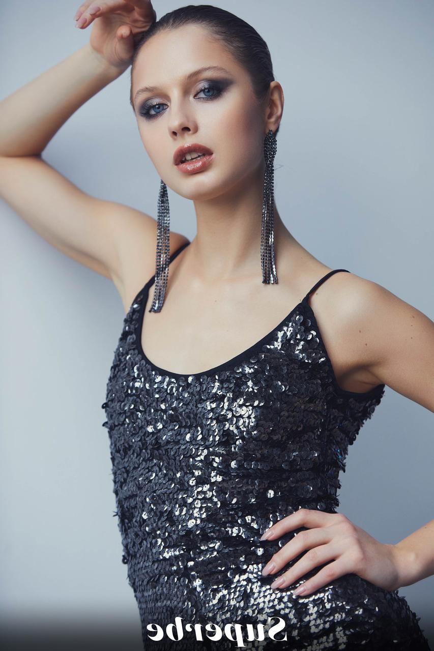 20P Skinny babe Amelie Lou posing in her black lingerie and shiny dress