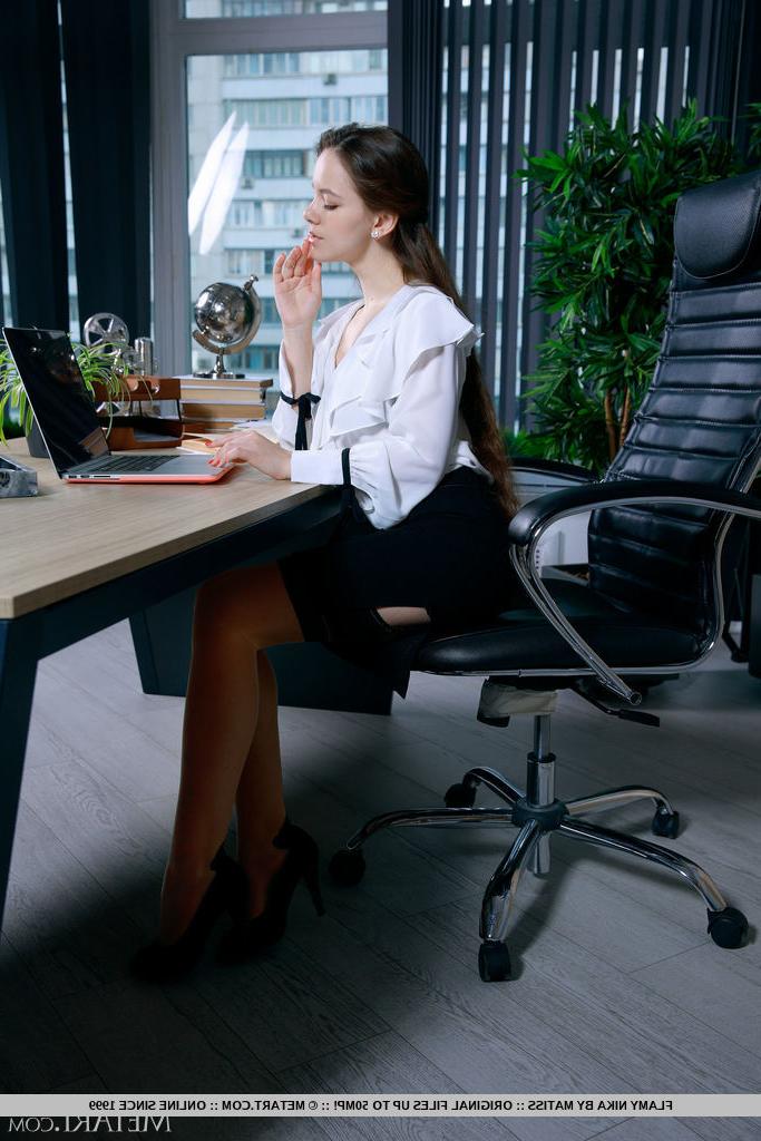 18P Young receptionist Flamy Nika blows a kiss after going nude at work