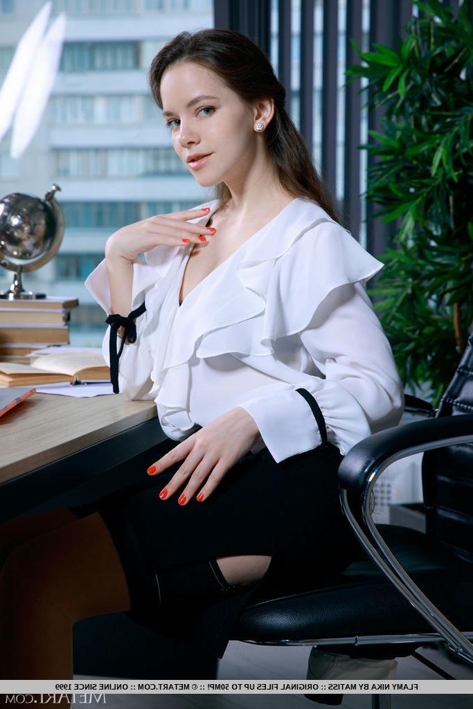 18P Young receptionist Flamy Nika blows a kiss after going nude at work