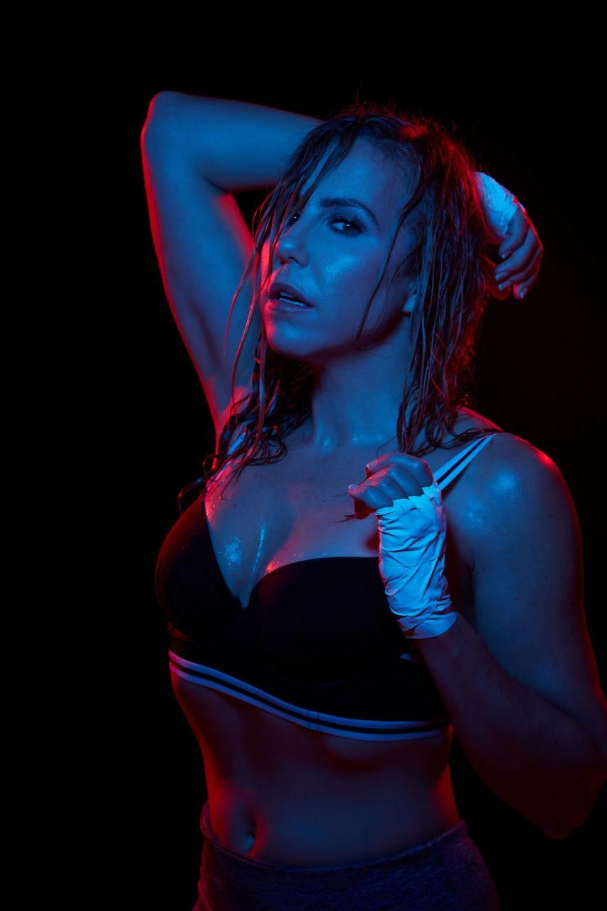 12P Famous babe photographer Holly Randall goes topless during a sweaty workout
