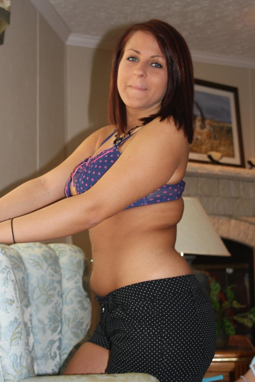 20P Amateur cutie Roxy Blue goes topless and shows off her big boobs