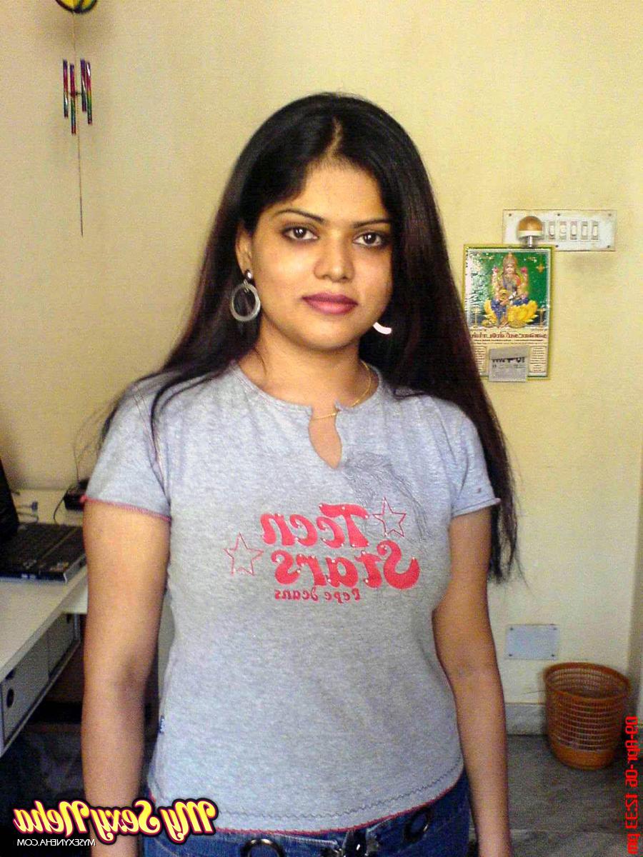 15P Pequena garota indiana revela grandes naturais depois de remover jeans