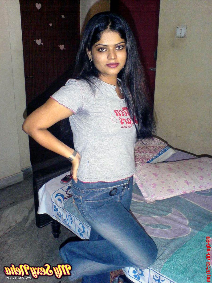 15P Pequena garota indiana revela grandes naturais depois de remover jeans