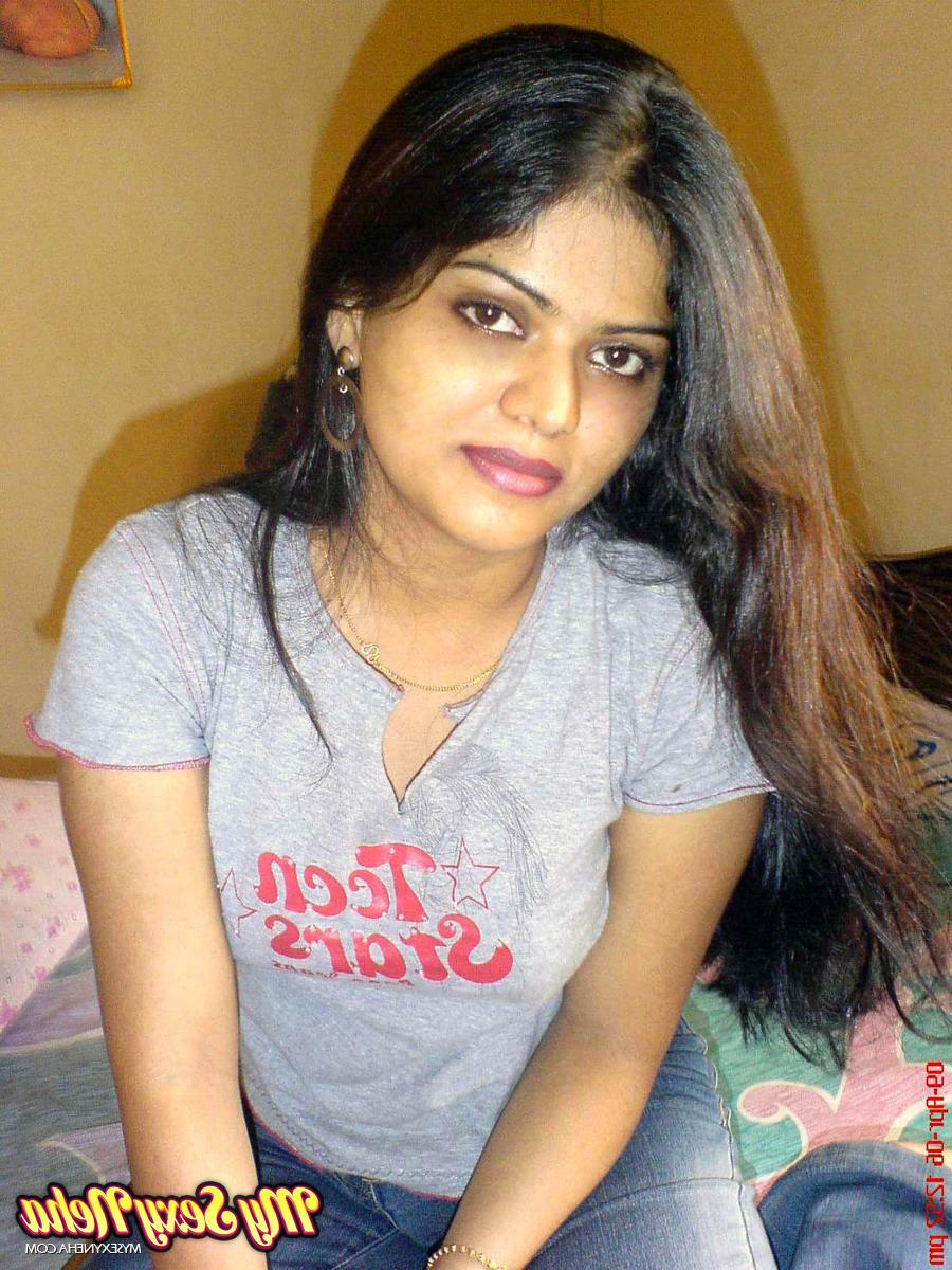 15P Pequena garota indiana revela grandes naturais depois de remover jeans