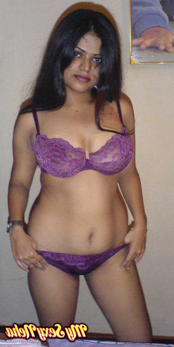 15P Pequena garota indiana revela grandes naturais depois de remover jeans
