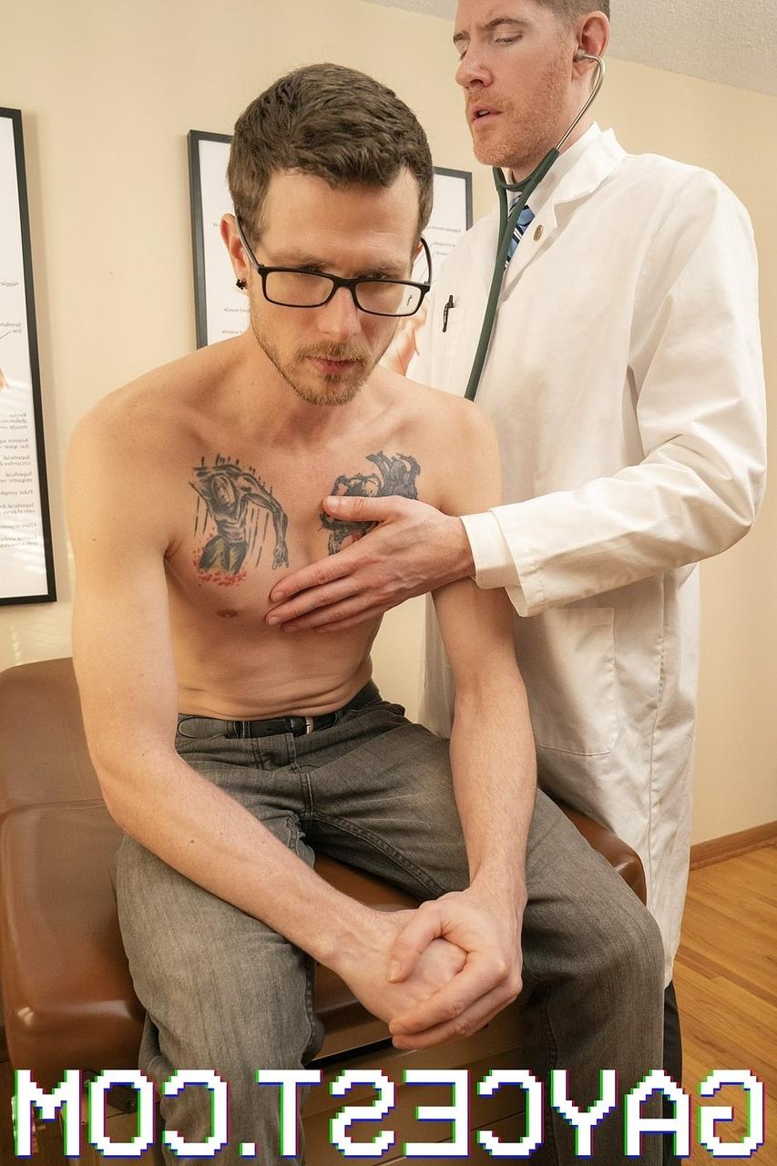 20P Kinky Mr Armstrong abre as pernas para um twink com tesão e Dr Wolf