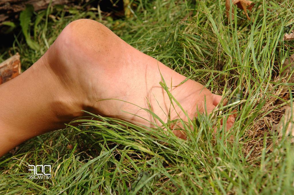 16P Lesbians Zuzana Z & Zoe L Fox play foot games out in the woods