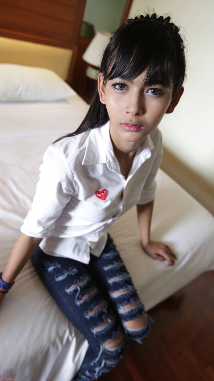 20P Hello Ladyboy 