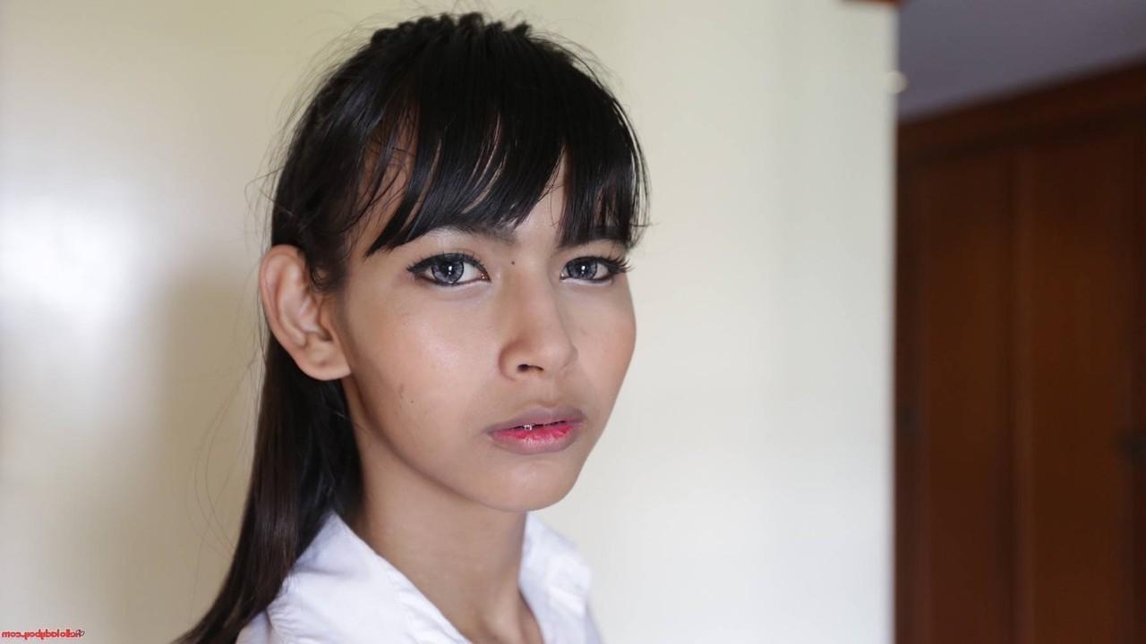 20P Hello Ladyboy 