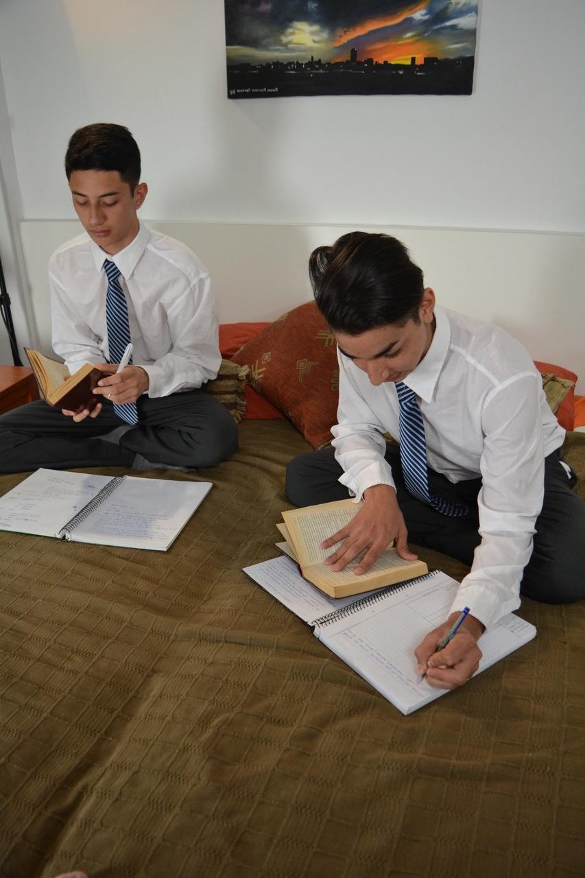 20P Dois lindos estudantes gays se envolvem em intensa ação anal depois de estudar