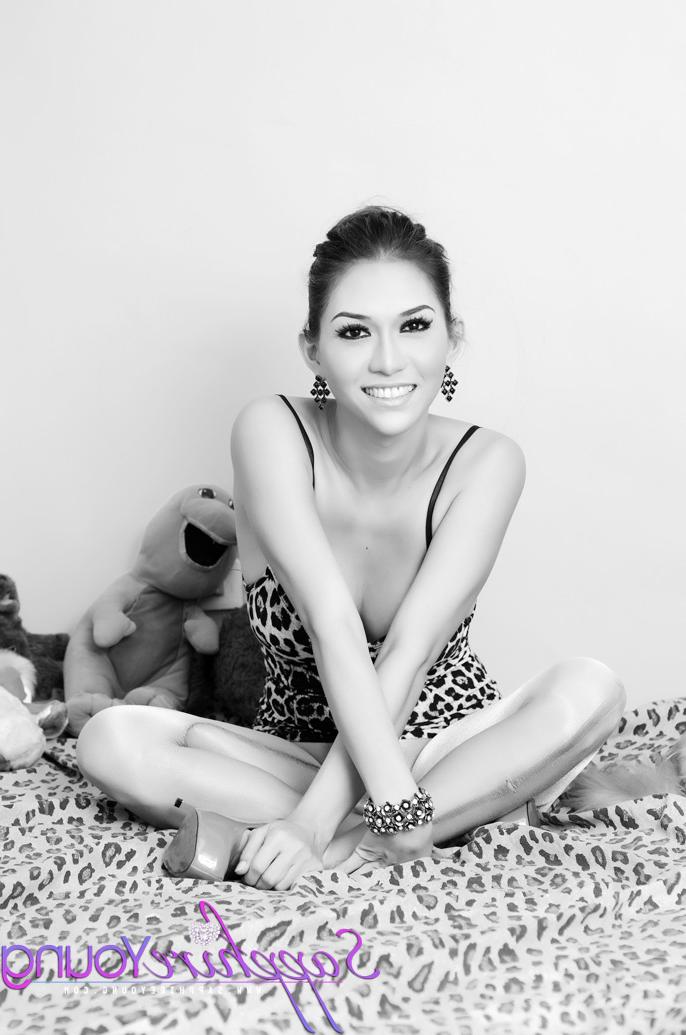 14P Oficial de Sapphire Young con imágenes desnudas de Sapphire Young