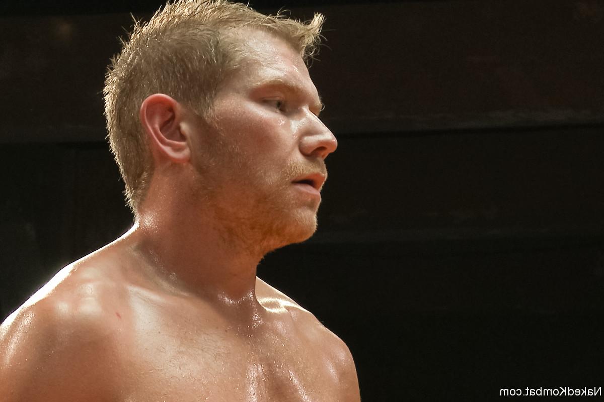 20P Kombat desnudo Alex Adams, Landon Conrad