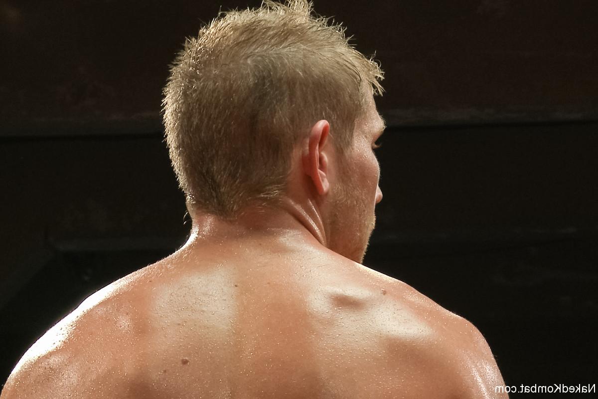 20P Kombat desnudo Alex Adams, Landon Conrad