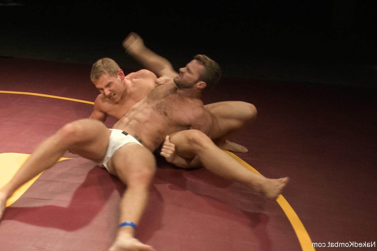 20P Kombat desnudo Alex Adams, Landon Conrad