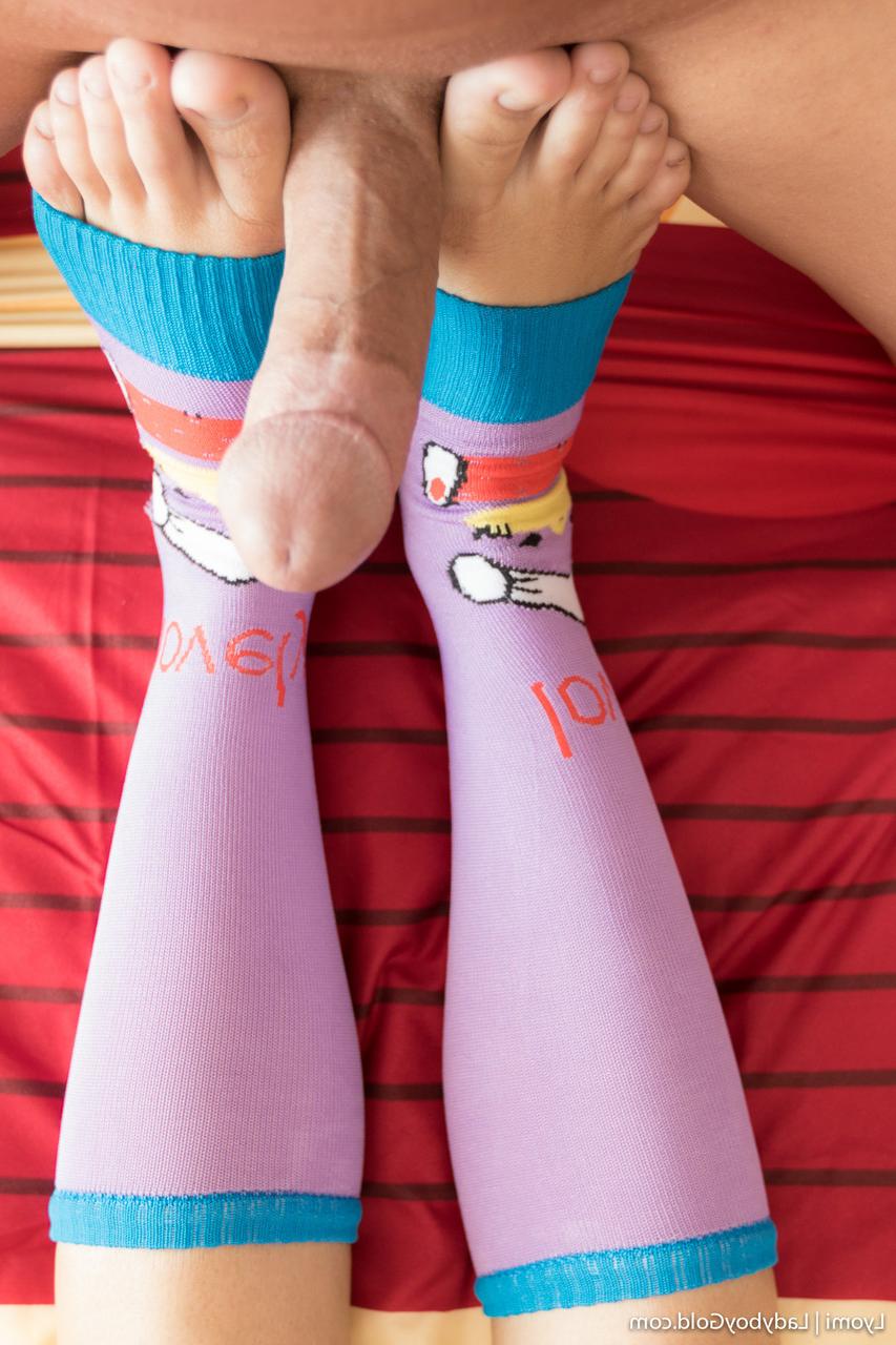 18P Lyomi, une transexuelle super douce et minuscule, fait une pipe en POV et se fait enculer