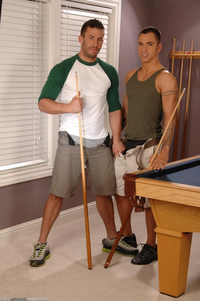 20P Los gays pervertidos Tyler Ford y Logan Scott follan después de una partida de billar