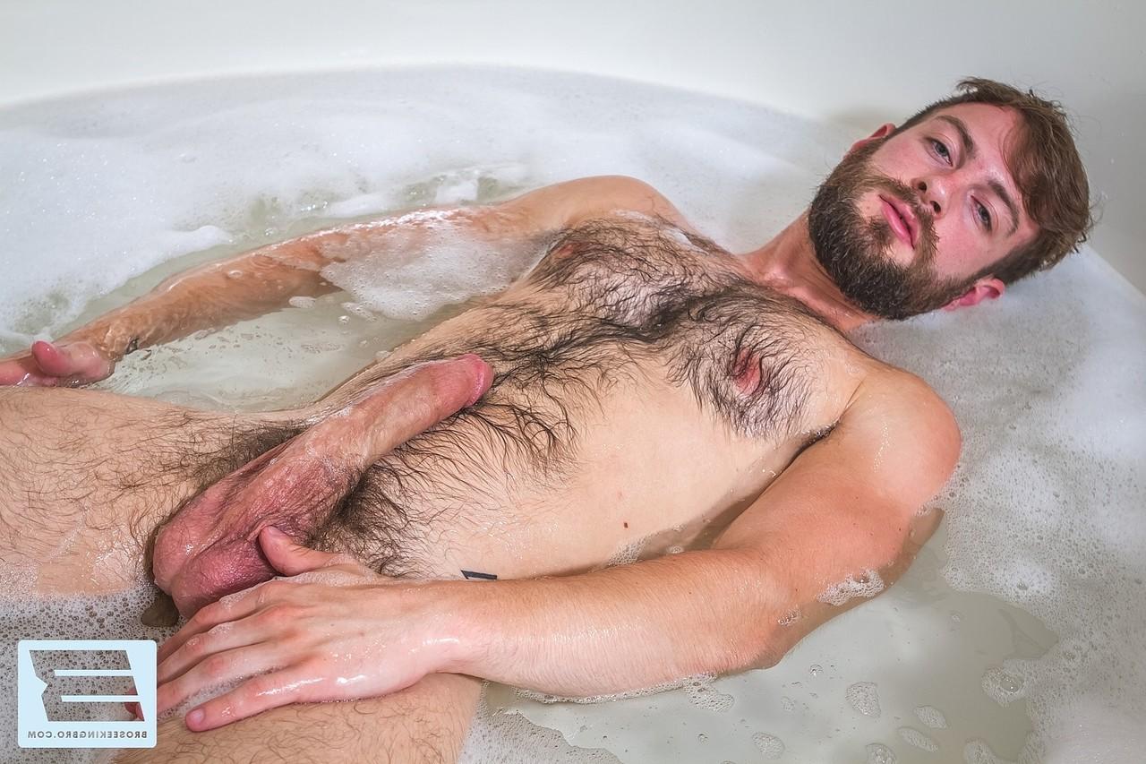 20P El rico tatuado Seth Night es follado por el reparador gay Bravo Delta