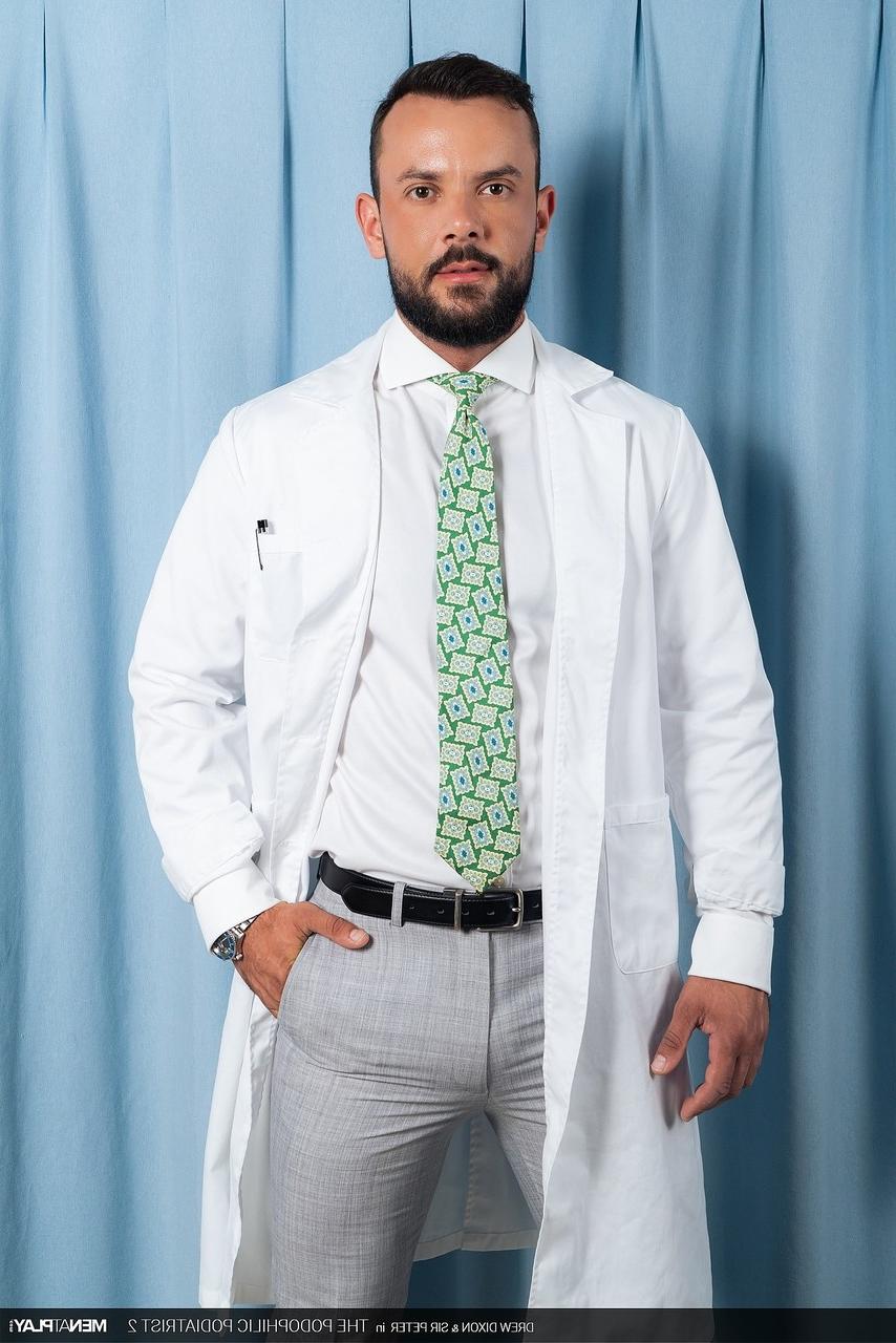 20P El doctor gay dotado Sir Peter tiene sexo anal duro con su paciente Drew Dixon