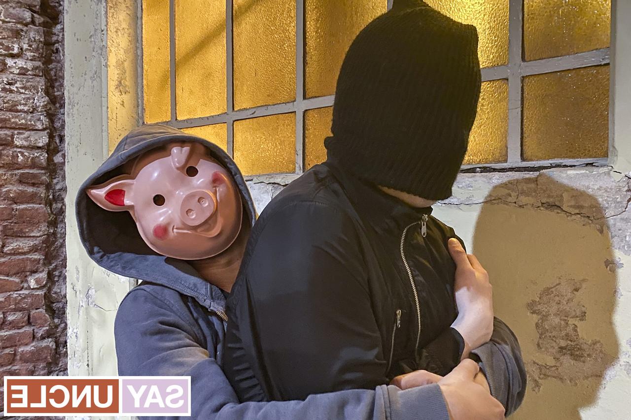 11P Gay men make a submissive bottom suck their cocks one after the other