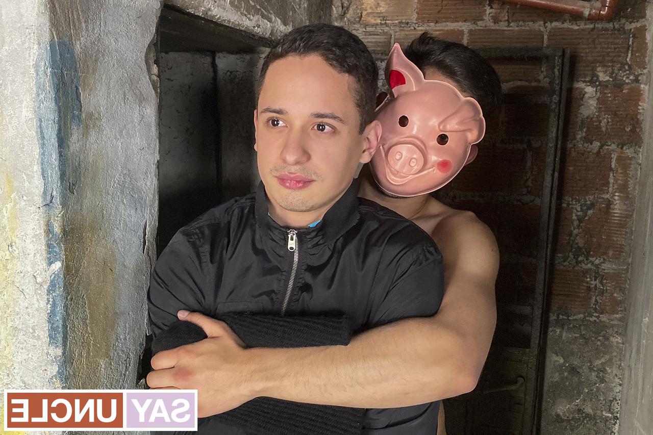 11P Gay men make a submissive bottom suck their cocks one after the other