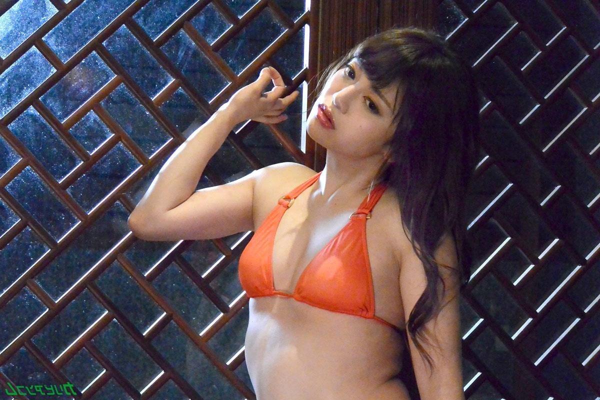 20P Das hübsche asiatische Babe Mai Shirakawa zeigt nach dem Doggystyle-Sex ihre cremige Muschi