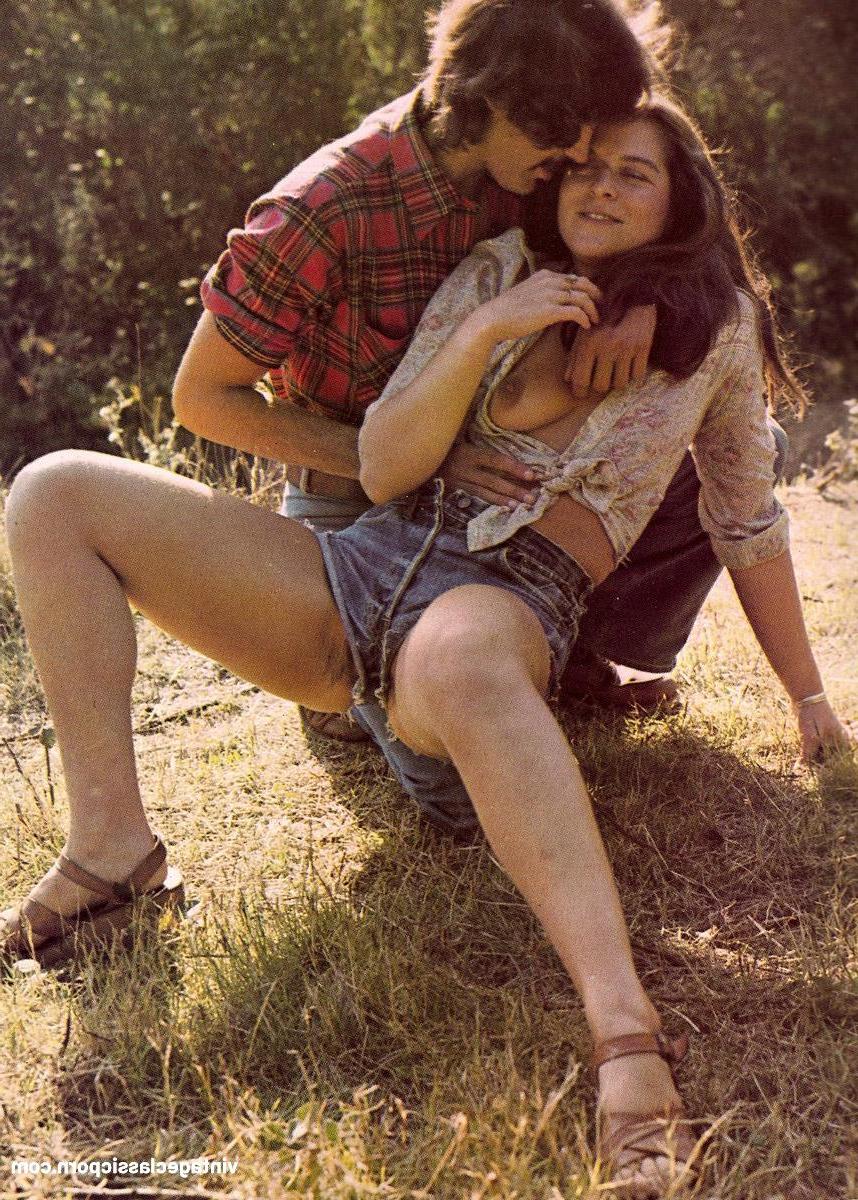 12P Garotas sacanagens fazem sexo hardcore com homens pendurados em uma compilação vintage selvagem