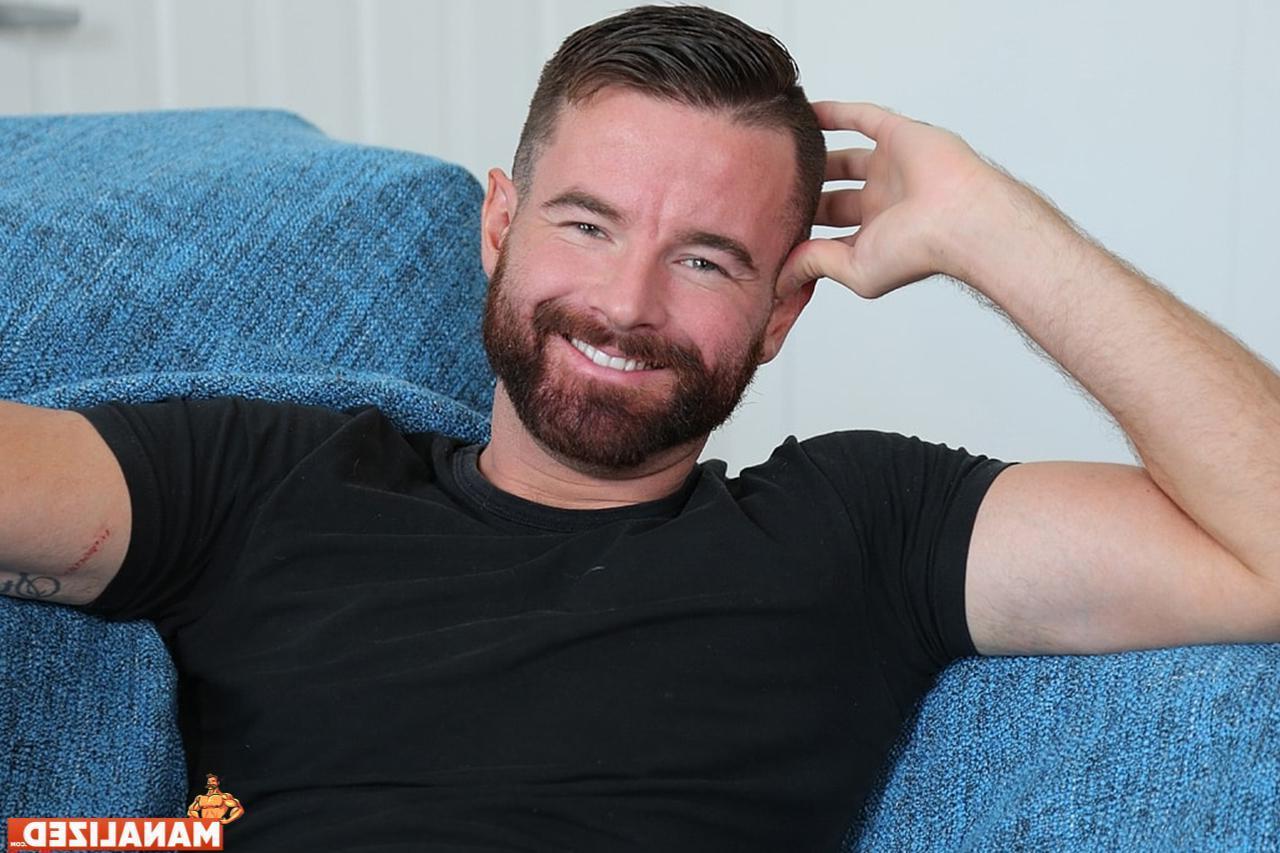 20P O urso gay Bryan Knight fode seu namorado Brendan Patrickin ação de fetiche por pés