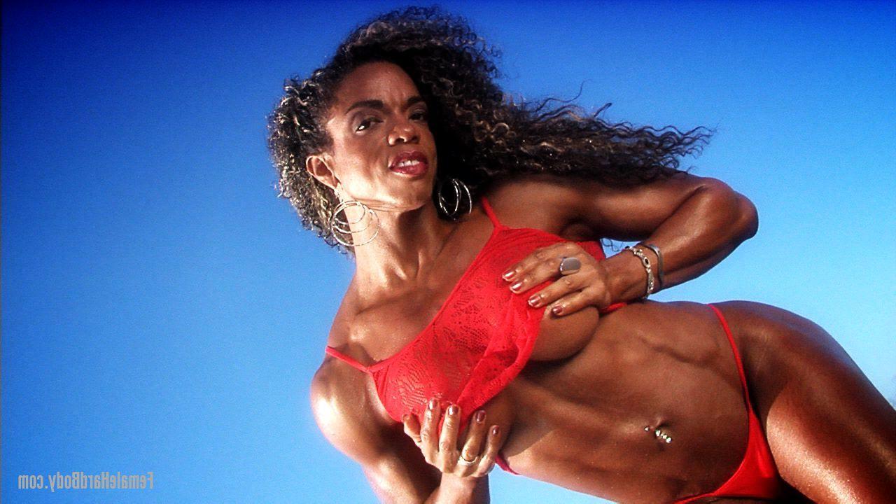 20P Bodybuilder Alexis Ellis flaunts her pierced stomach and hot ass on the beach