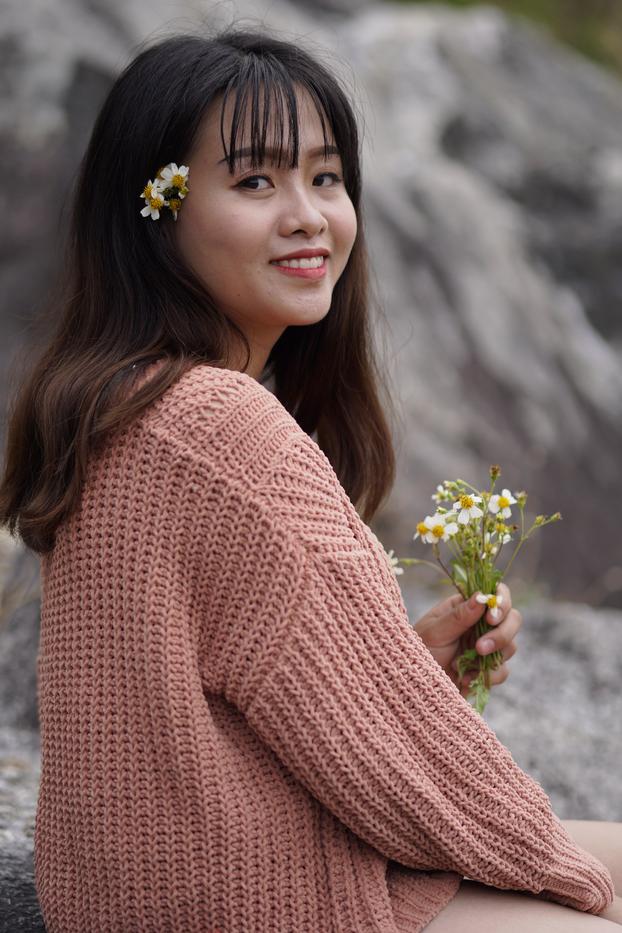20P Beautiful Asian model poses in her sweater and jean shorts in public