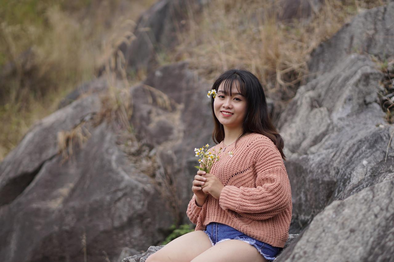 20P Beautiful Asian model poses in her sweater and jean shorts in public