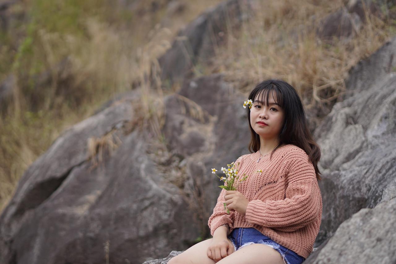 20P Beautiful Asian model poses in her sweater and jean shorts in public