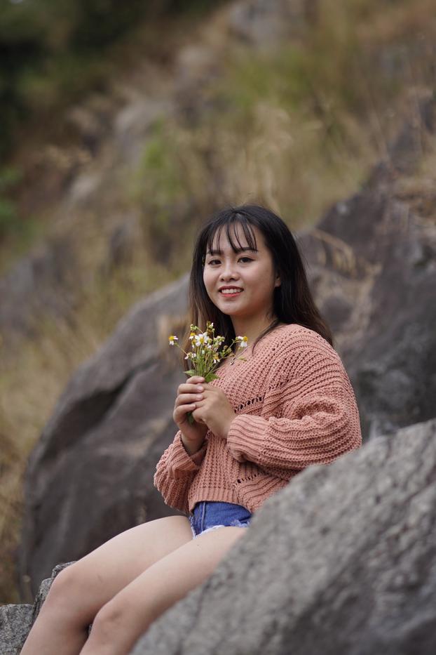 20P Beautiful Asian model poses in her sweater and jean shorts in public