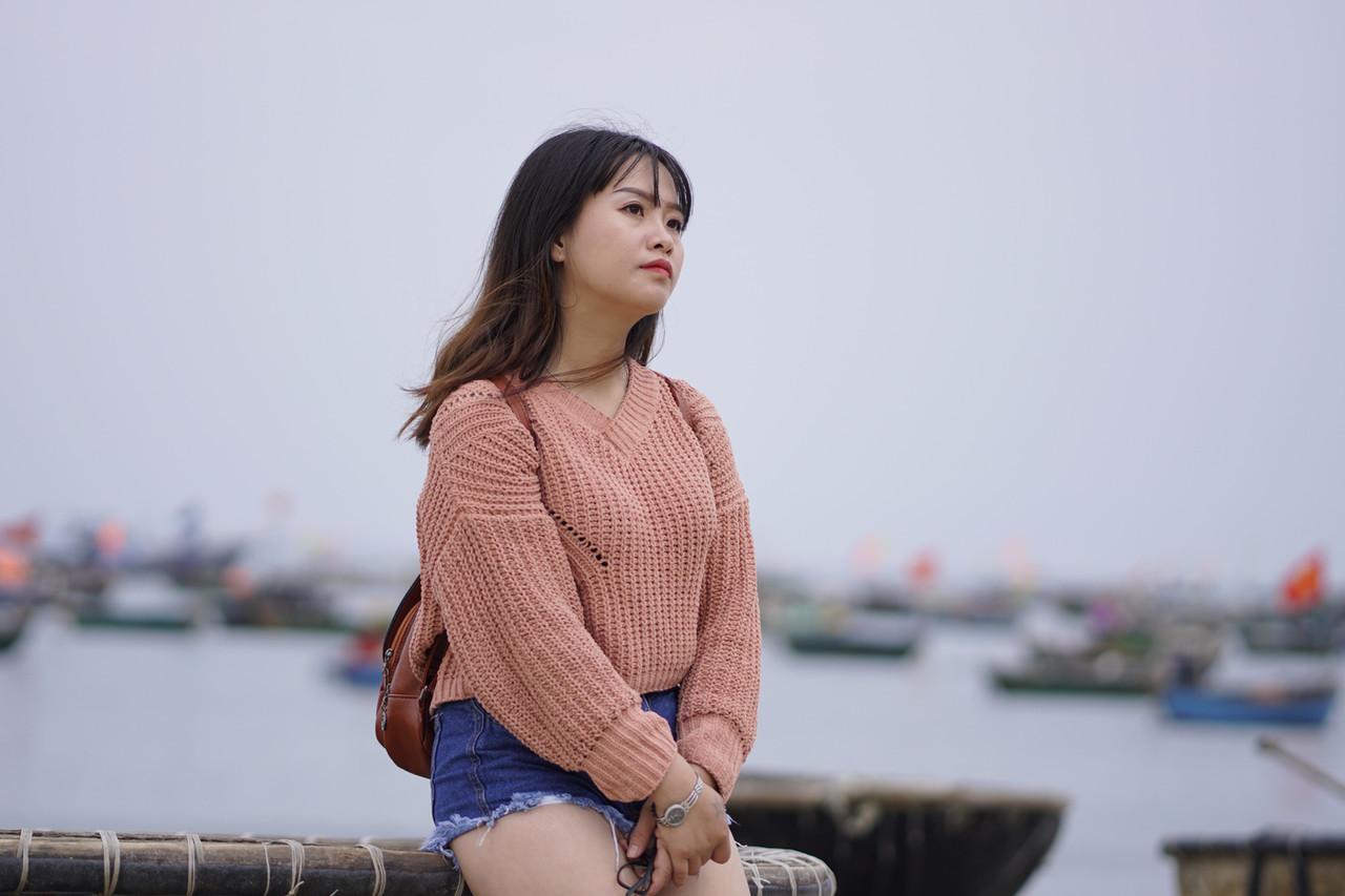 20P Beautiful Asian model poses in her sweater and jean shorts in public