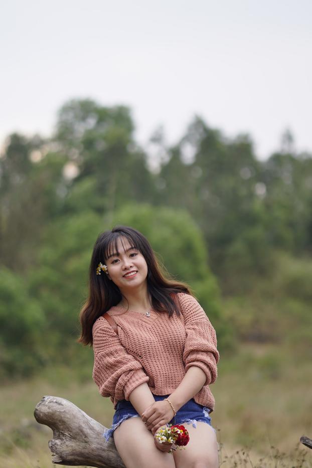 20P Beautiful Asian model poses in her sweater and jean shorts in public