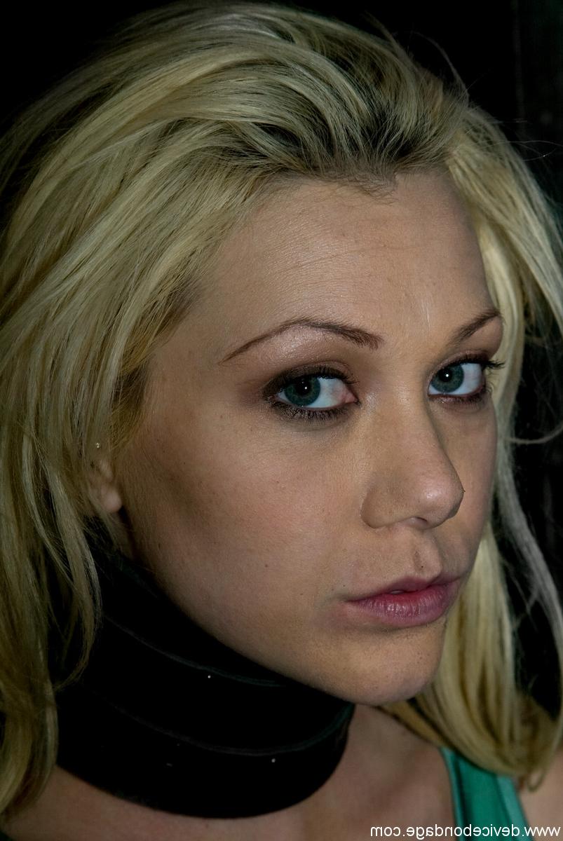 13P Rubia milf Samantha Sin tiene sus pezones pesados ​​mientras está en esclavitud